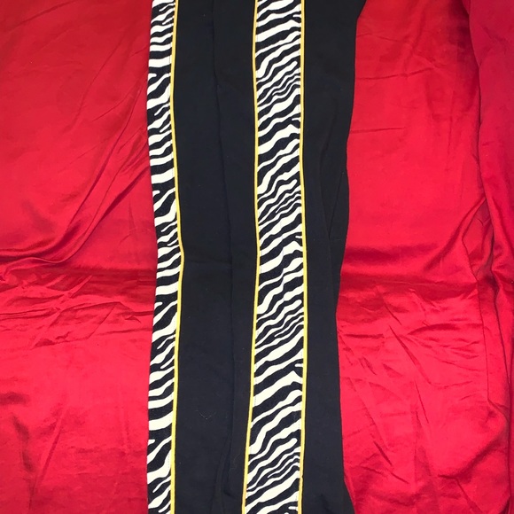 Green Bay Packer Capri Leggings - Picture 3 of 5